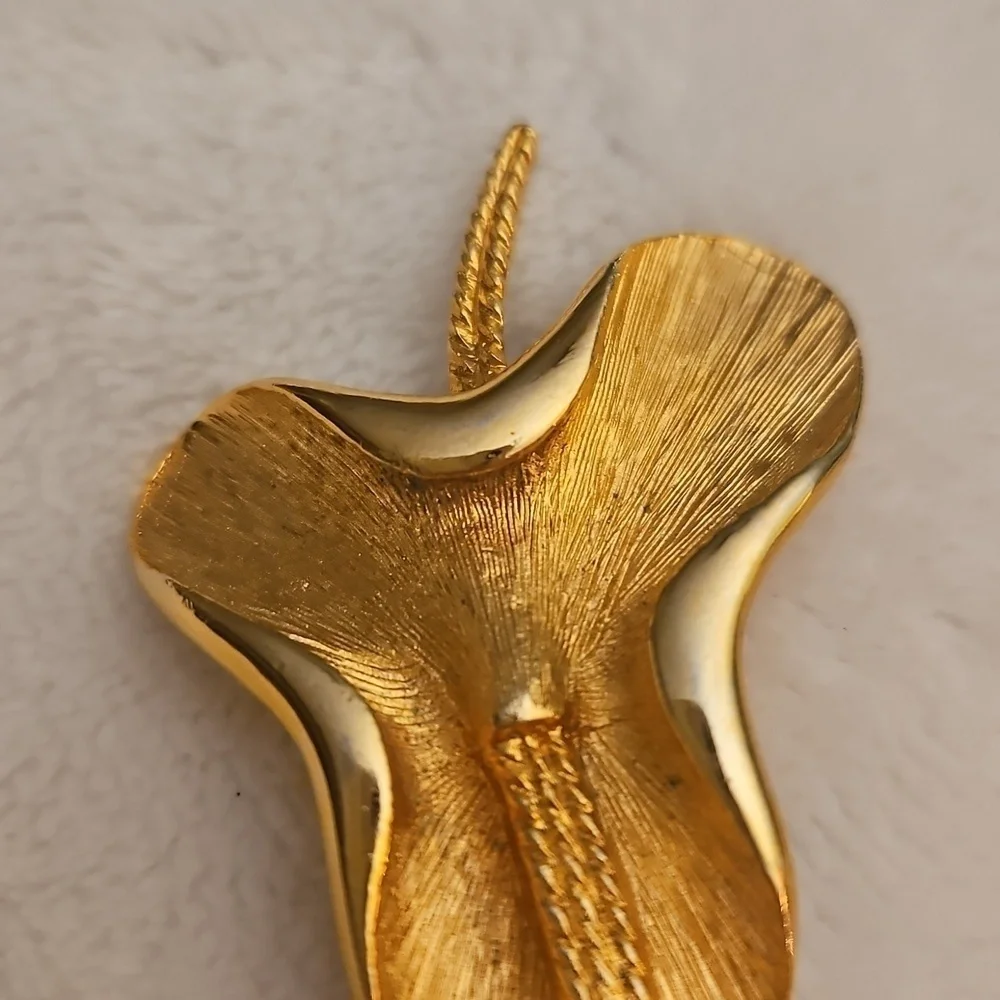 Vintage 1950s Freeform Lily Brooch